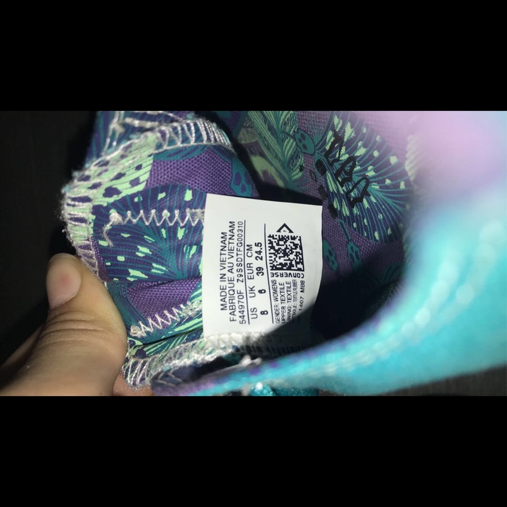 Blue converse - Picture 3 of 3